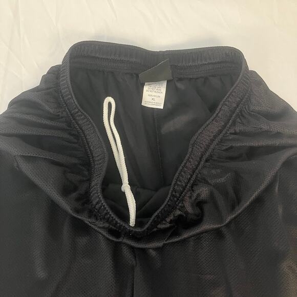 Washington Redskins On Field Practice Mesh Nylon Shorts Black 9" Size XL NEW - Picture 3 of 8